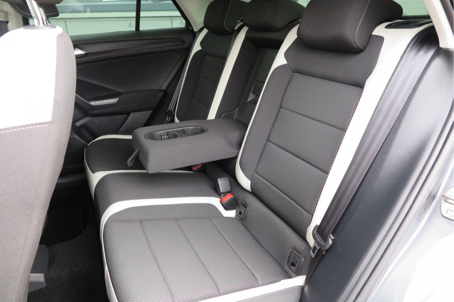 Volkswagen T-Roc 1.5 TSI 150pk Sport, Led , Adaptive cruise, Keyless , Virtual cockpit, Lane assist, Side assist, Stoelverwarming, PDC , Achteruitrijcamera, Buitenspiegels inklapbaar, Carplay , DAB+ etc.