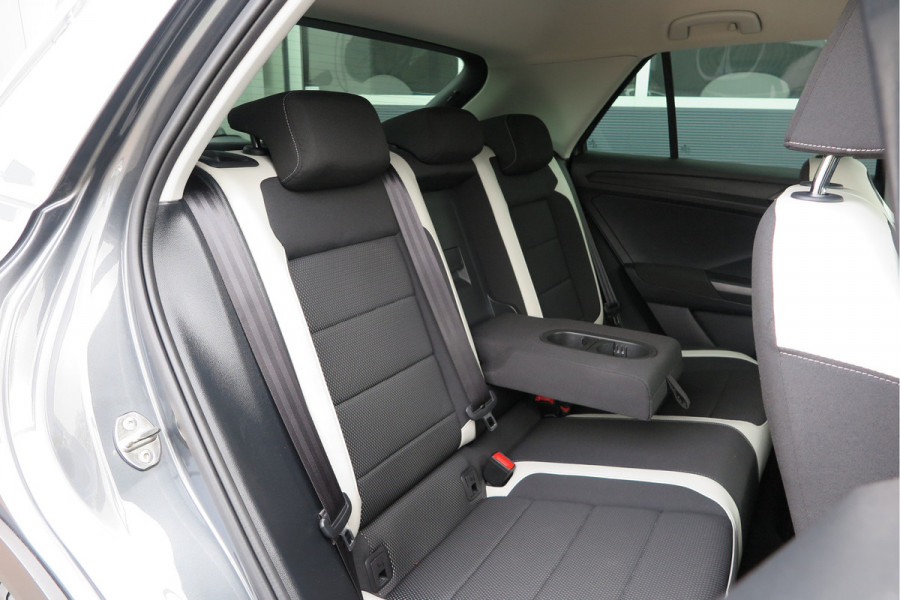 Volkswagen T-Roc 1.5 TSI 150pk Sport, Led , Adaptive cruise, Keyless , Virtual cockpit, Lane assist, Side assist, Stoelverwarming, PDC , Achteruitrijcamera, Buitenspiegels inklapbaar, Carplay , DAB+ etc.