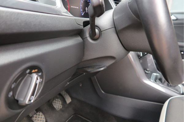 Volkswagen T-Roc 1.5 TSI 150pk Sport, Led , Adaptive cruise, Keyless , Virtual cockpit, Lane assist, Side assist, Stoelverwarming, PDC , Achteruitrijcamera, Buitenspiegels inklapbaar, Carplay , DAB+ etc.