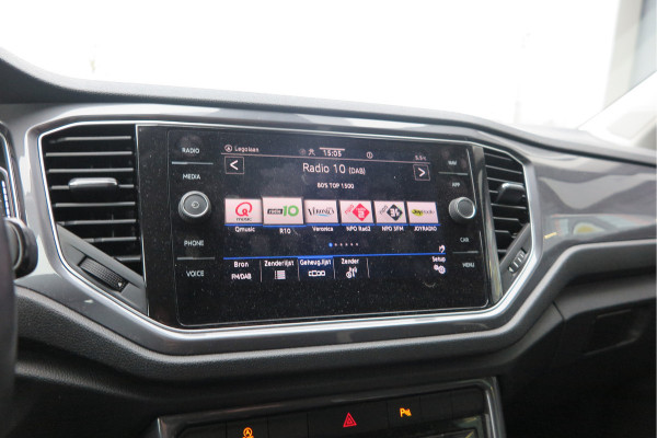 Volkswagen T-Roc 1.5 TSI 150pk Sport, Led , Adaptive cruise, Keyless , Virtual cockpit, Lane assist, Side assist, Stoelverwarming, PDC , Achteruitrijcamera, Buitenspiegels inklapbaar, Carplay , DAB+ etc.