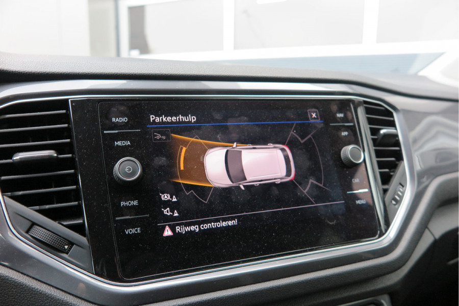 Volkswagen T-Roc 1.5 TSI 150pk Sport, Led , Adaptive cruise, Keyless , Virtual cockpit, Lane assist, Side assist, Stoelverwarming, PDC , Achteruitrijcamera, Buitenspiegels inklapbaar, Carplay , DAB+ etc.