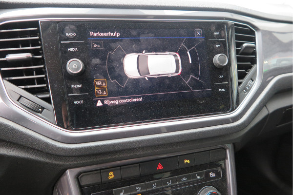 Volkswagen T-Roc 1.5 TSI 150pk Sport, Led , Adaptive cruise, Keyless , Virtual cockpit, Lane assist, Side assist, Stoelverwarming, PDC , Achteruitrijcamera, Buitenspiegels inklapbaar, Carplay , DAB+ etc.