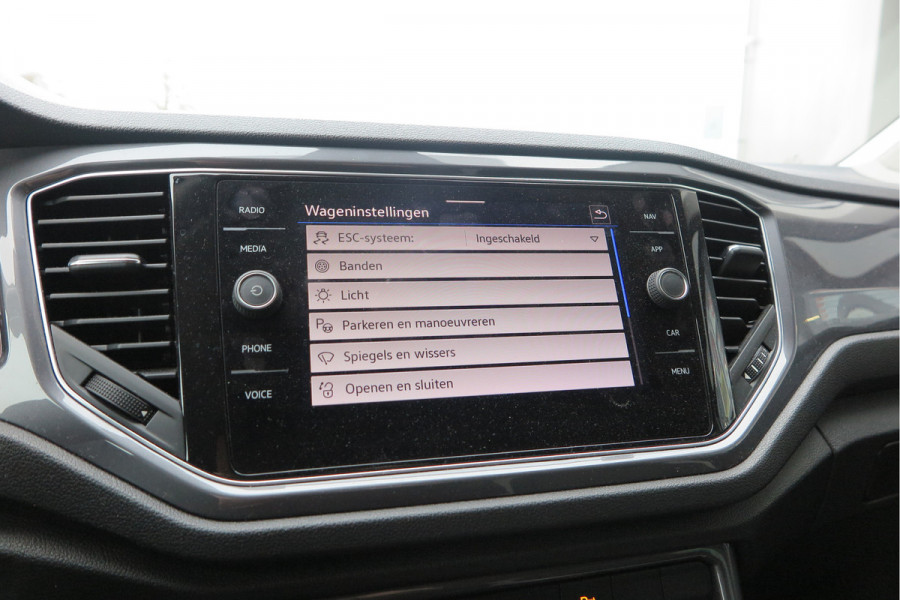 Volkswagen T-Roc 1.5 TSI 150pk Sport, Led , Adaptive cruise, Keyless , Virtual cockpit, Lane assist, Side assist, Stoelverwarming, PDC , Achteruitrijcamera, Buitenspiegels inklapbaar, Carplay , DAB+ etc.