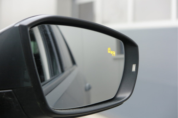 Volkswagen T-Roc 1.5 TSI 150pk Sport, Led , Adaptive cruise, Keyless , Virtual cockpit, Lane assist, Side assist, Stoelverwarming, PDC , Achteruitrijcamera, Buitenspiegels inklapbaar, Carplay , DAB+ etc.