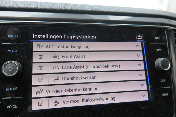 Volkswagen T-Roc 1.5 TSI 150pk Sport, Led , Adaptive cruise, Keyless , Virtual cockpit, Lane assist, Side assist, Stoelverwarming, PDC , Achteruitrijcamera, Buitenspiegels inklapbaar, Carplay , DAB+ etc.