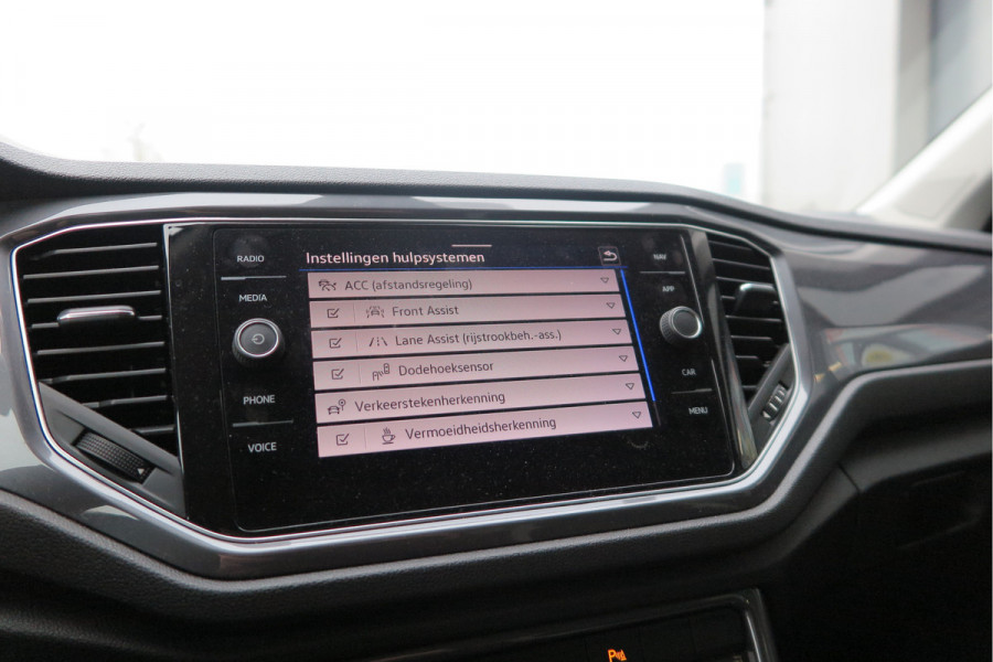 Volkswagen T-Roc 1.5 TSI 150pk Sport, Led , Adaptive cruise, Keyless , Virtual cockpit, Lane assist, Side assist, Stoelverwarming, PDC , Achteruitrijcamera, Buitenspiegels inklapbaar, Carplay , DAB+ etc.