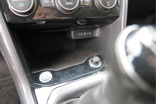 Volkswagen T-Roc 1.5 TSI 150pk Sport, Led , Adaptive cruise, Keyless , Virtual cockpit, Lane assist, Side assist, Stoelverwarming, PDC , Achteruitrijcamera, Buitenspiegels inklapbaar, Carplay , DAB+ etc.