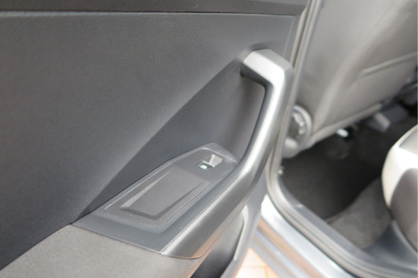 Volkswagen T-Roc 1.5 TSI 150pk Sport, Led , Adaptive cruise, Keyless , Virtual cockpit, Lane assist, Side assist, Stoelverwarming, PDC , Achteruitrijcamera, Buitenspiegels inklapbaar, Carplay , DAB+ etc.