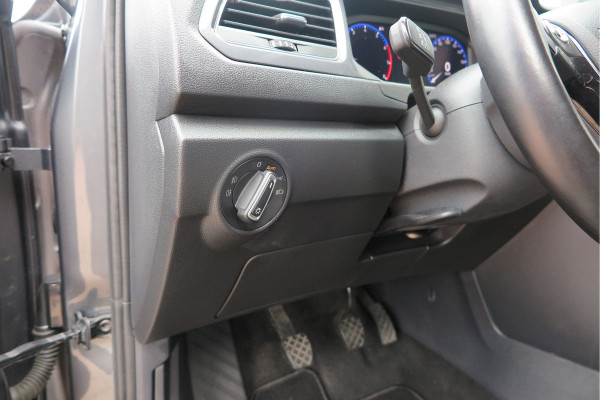 Volkswagen T-Roc 1.5 TSI 150pk Sport, Led , Adaptive cruise, Keyless , Virtual cockpit, Lane assist, Side assist, Stoelverwarming, PDC , Achteruitrijcamera, Buitenspiegels inklapbaar, Carplay , DAB+ etc.