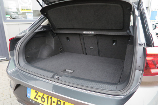 Volkswagen T-Roc 1.5 TSI 150pk Sport, Led , Adaptive cruise, Keyless , Virtual cockpit, Lane assist, Side assist, Stoelverwarming, PDC , Achteruitrijcamera, Buitenspiegels inklapbaar, Carplay , DAB+ etc.