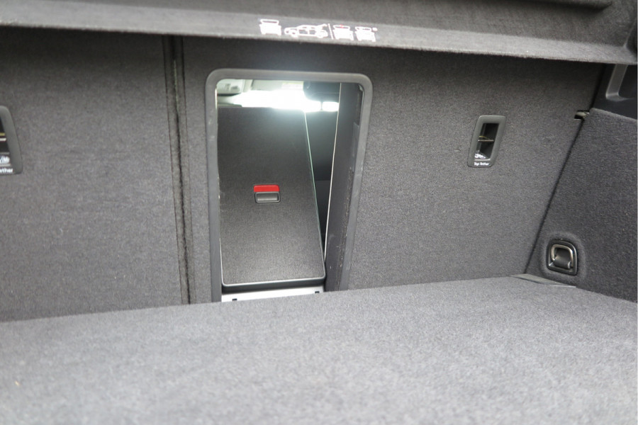 Volkswagen T-Roc 1.5 TSI 150pk Sport, Led , Adaptive cruise, Keyless , Virtual cockpit, Lane assist, Side assist, Stoelverwarming, PDC , Achteruitrijcamera, Buitenspiegels inklapbaar, Carplay , DAB+ etc.