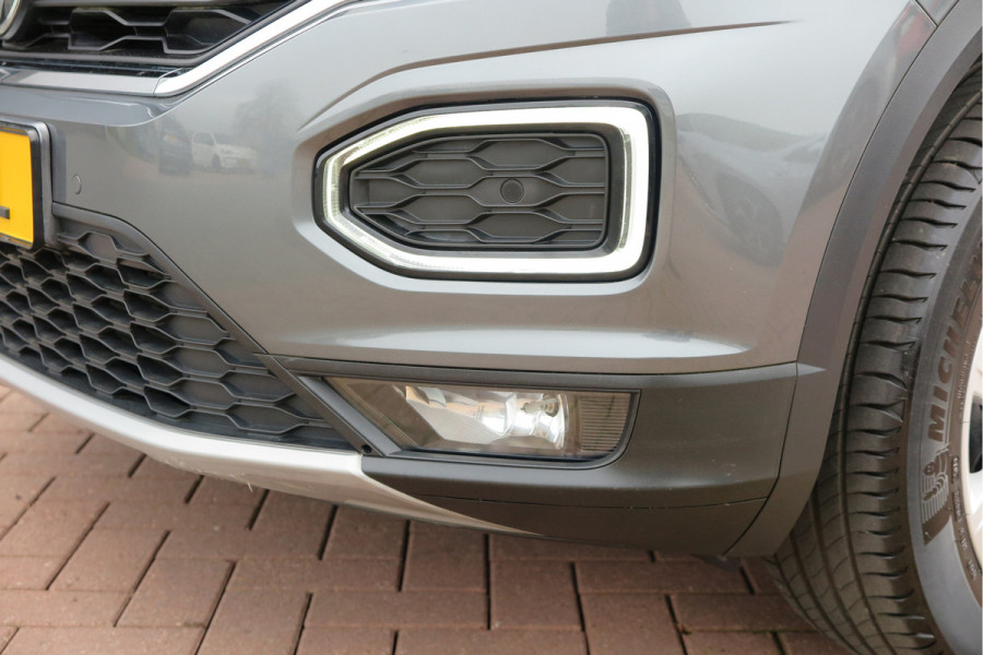 Volkswagen T-Roc 1.5 TSI 150pk Sport, Led , Adaptive cruise, Keyless , Virtual cockpit, Lane assist, Side assist, Stoelverwarming, PDC , Achteruitrijcamera, Buitenspiegels inklapbaar, Carplay , DAB+ etc.