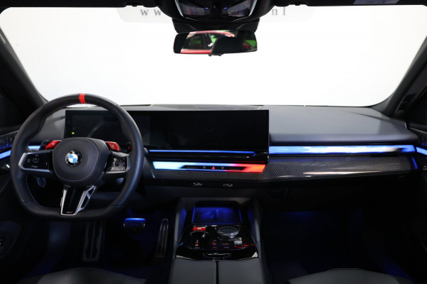 BMW 5 Serie Touring M5 950+PK BTW/AKRAPOVIC OPF DELETED/CARBON M-PERFORMANCE/EVENTURI/22” VOSSEN/B&W/PANO/HUD/12 MND GARANTIE!