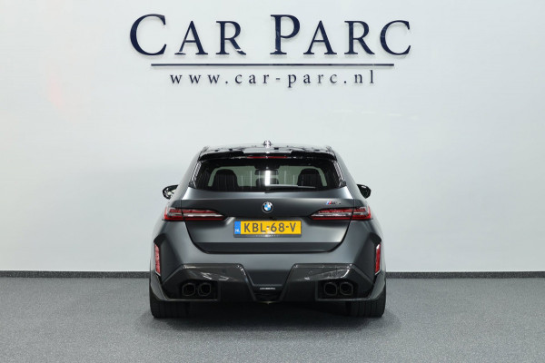 BMW 5 Serie Touring M5 950+PK BTW/AKRAPOVIC OPF DELETED/CARBON M-PERFORMANCE/EVENTURI/22” VOSSEN/B&W/PANO/HUD/12 MND GARANTIE!