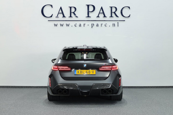 BMW 5 Serie Touring M5 950+PK BTW/AKRAPOVIC OPF DELETED/CARBON M-PERFORMANCE/EVENTURI/22” VOSSEN/B&W/PANO/HUD/12 MND GARANTIE!