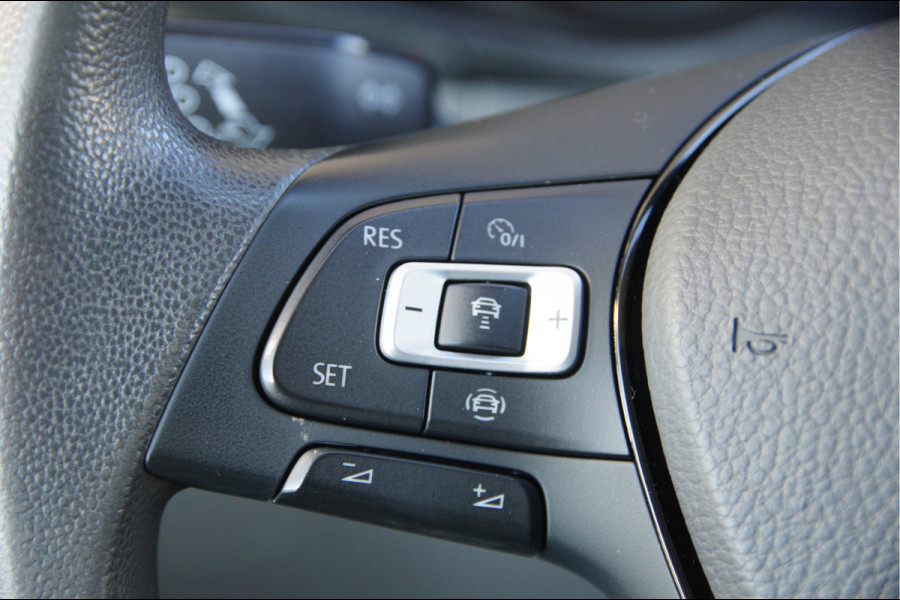 Volkswagen Crafter 35 2.0 TDI L3H2 DC-5P, 140PK AUT. LED, TREKHAAK, STOELVERWARMING, STANDKACHEL, CAMERA, PARKEERSENSOREN, AIRCO, CARPLAY, DUBBELE