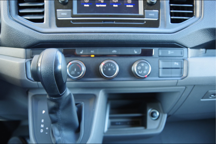 Volkswagen Crafter 35 2.0 TDI L3H2 DC-5P, 140PK AUT. LED, TREKHAAK, STOELVERWARMING, STANDKACHEL, CAMERA, PARKEERSENSOREN, AIRCO, CARPLAY, DUBBELE