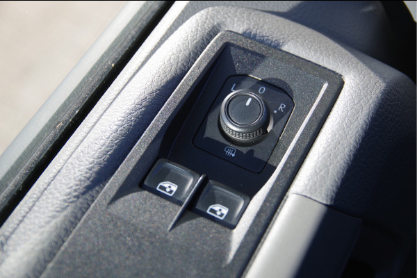 Volkswagen Crafter 35 2.0 TDI L3H2 DC-5P, 140PK AUT. LED, TREKHAAK, STOELVERWARMING, STANDKACHEL, CAMERA, PARKEERSENSOREN, AIRCO, CARPLAY, DUBBELE