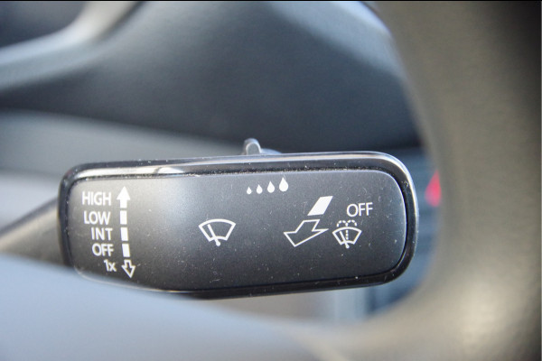 Volkswagen Crafter 35 2.0 TDI L3H2 DC-5P, 140PK AUT. LED, TREKHAAK, STOELVERWARMING, STANDKACHEL, CAMERA, PARKEERSENSOREN, AIRCO, CARPLAY, DUBBELE