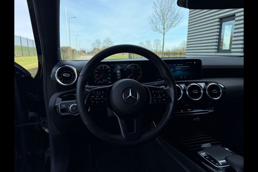 Mercedes-Benz A-Klasse 180 d Launch Edition 1e eigenaar