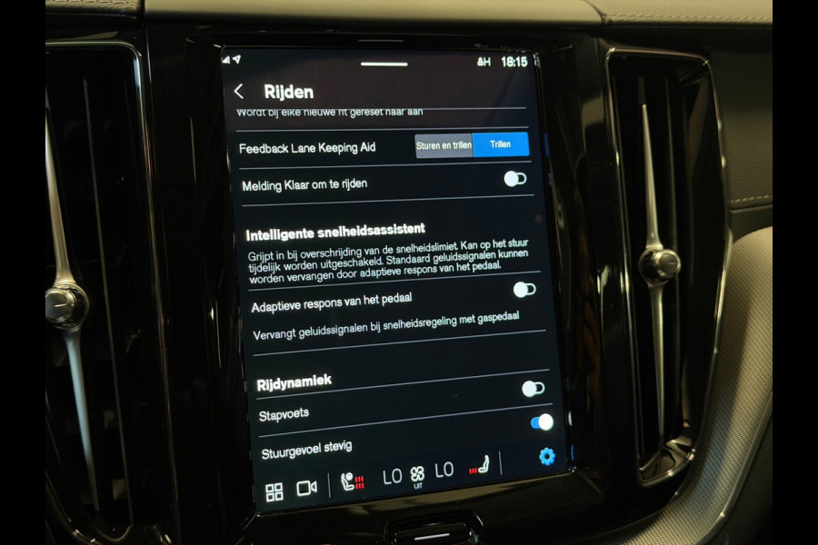 Volvo XC60 2.0 T6 Plug-in hybrid AWD Ultimate Dark|Bomvol!