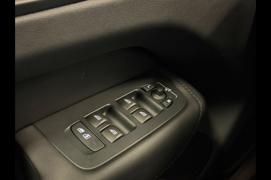 Volvo XC60 2.0 T6 Plug-in hybrid AWD Ultimate Dark|Bomvol!