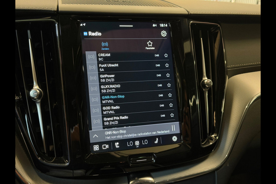 Volvo XC60 2.0 T6 Plug-in hybrid AWD Ultimate Dark|Bomvol!