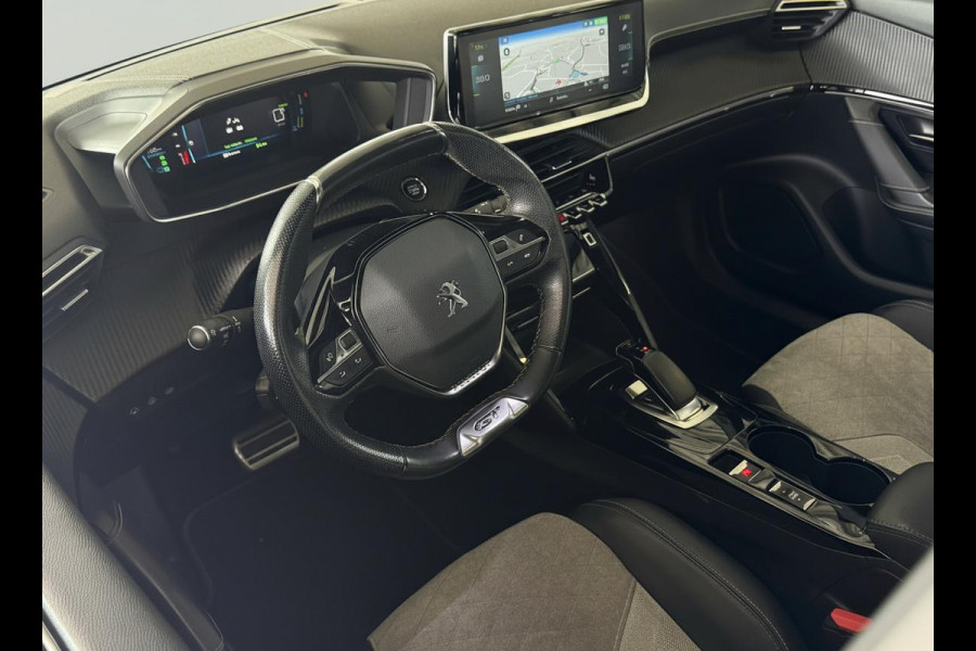 Peugeot e-2008 EV GT Pack 50 kWh | 3 fase | SOH 96,1% | Panoramadak | Prijs is rijklaar