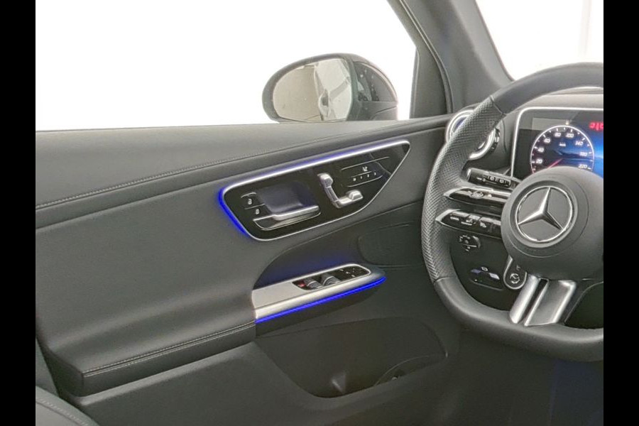 Mercedes-Benz GLC 300 e 4MATIC AMG Plug-In Hybride AMG Line | Night Pakket | Digital Licht | Trekhaak | Distronic | Memory Voorstoelen | Stoel en Stuurverwarming. Inclusief 24 maanden Mercedes-Benz Certified garantie voor Europa.