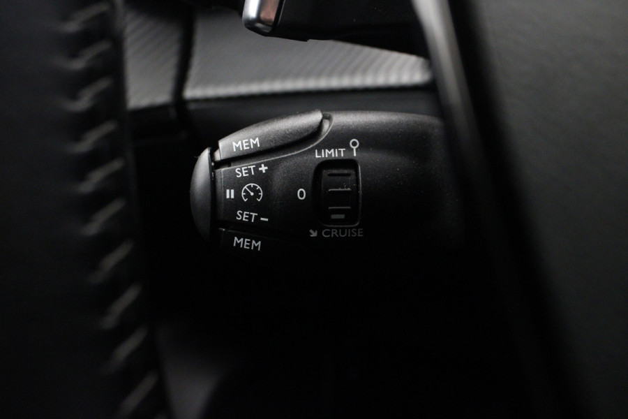 Peugeot 2008 1.2 PureTech Allure |Navi|Camera|
