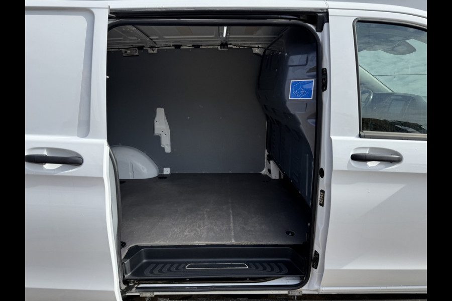 Mercedes-Benz Vito 114 1.9 CDI Automaat L2H1 Climate Control Adaptieve Cruise Side Bars Camera Carplay Trekhaak Stoelverwarming