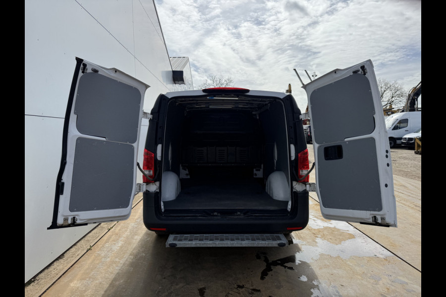 Mercedes-Benz Vito 114 1.9 CDI Automaat L2H1 Climate Control Adaptieve Cruise Side Bars Camera Carplay Trekhaak Stoelverwarming