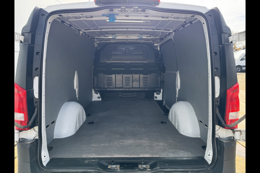 Mercedes-Benz Vito 114 1.9 CDI Automaat L2H1 Climate Control Adaptieve Cruise Side Bars Camera Carplay Trekhaak Stoelverwarming
