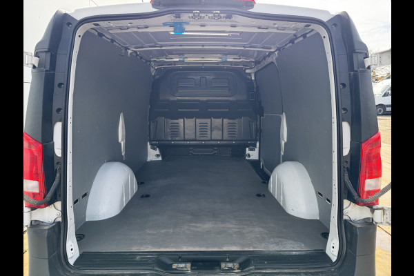 Mercedes-Benz Vito 114 1.9 CDI Automaat L2H1 Climate Control Adaptieve Cruise Side Bars Camera Carplay Trekhaak Stoelverwarming
