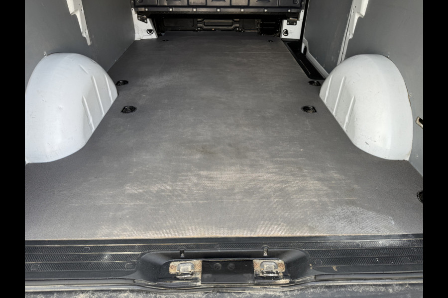 Mercedes-Benz Vito 114 1.9 CDI Automaat L2H1 Climate Control Adaptieve Cruise Side Bars Camera Carplay Trekhaak Stoelverwarming