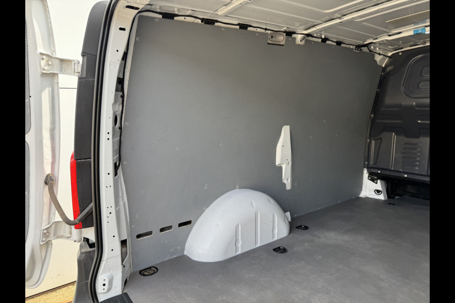 Mercedes-Benz Vito 114 1.9 CDI Automaat L2H1 Climate Control Adaptieve Cruise Side Bars Camera Carplay Trekhaak Stoelverwarming