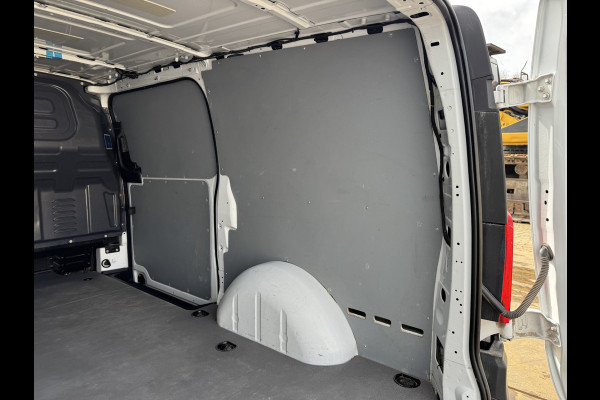 Mercedes-Benz Vito 114 1.9 CDI Automaat L2H1 Climate Control Adaptieve Cruise Side Bars Camera Carplay Trekhaak Stoelverwarming