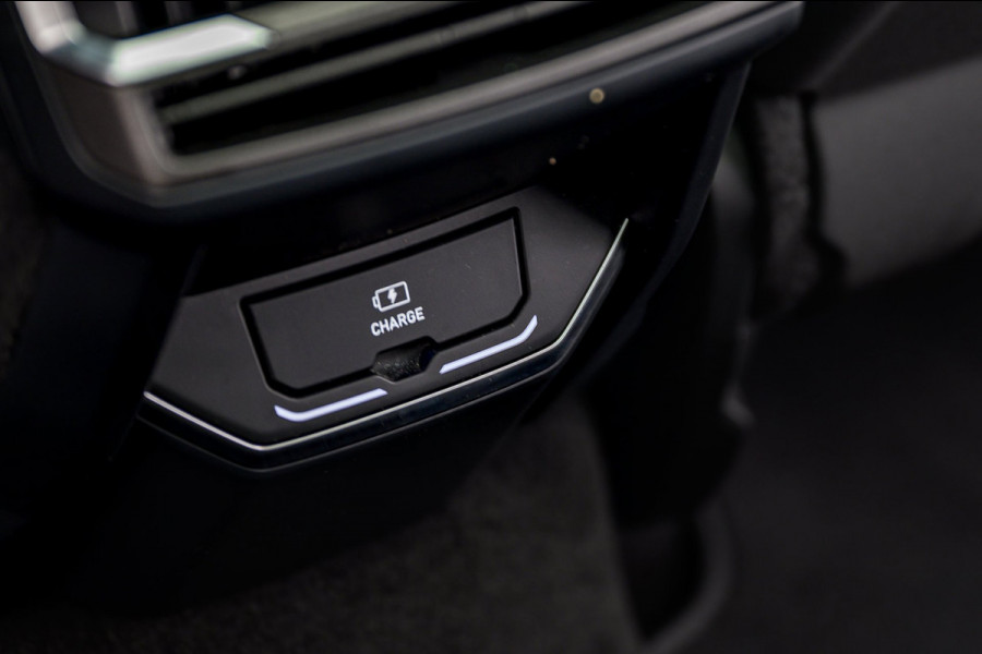 Lynk & Co 01 1.5 261PK Plug-in Hybrid *Zwarte Hemel* 360° Camera Pano/dak Apple/Carplay Adaptive/Cruise