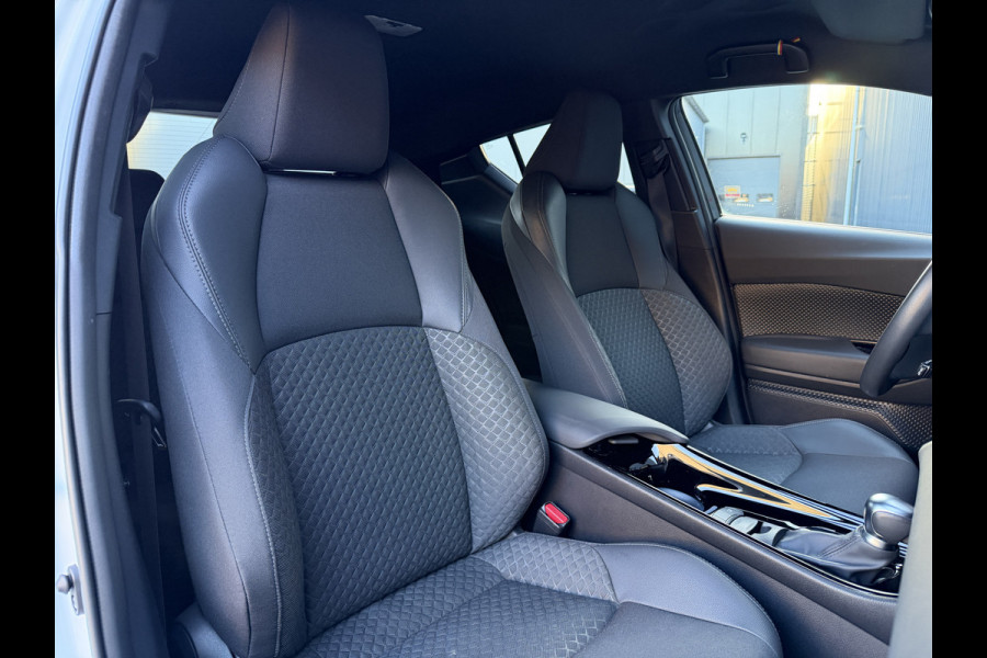 Toyota C-HR 1.8 Hybrid Style / Bi tone | BSM | Draadloos Apple Carplay/Android auto | PDC V+A | Rijklaar!!!