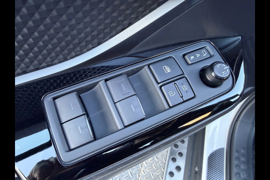 Toyota C-HR 1.8 Hybrid Style / Bi tone | BSM | Draadloos Apple Carplay/Android auto | PDC V+A | Rijklaar!!!