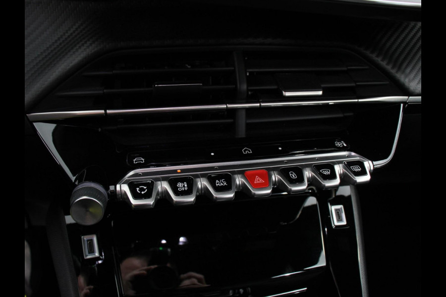 Peugeot 2008 1.2 Hybrid 136 pk Automaat Allure | DEMO ! | Navigatie | Apple Carplay/Android Auto | Climate Control | Dab | Led | Parkeer sensoren | Cruise Control | Stoelverwarming