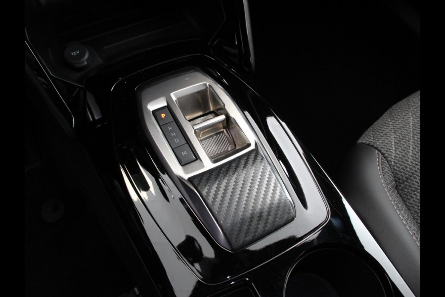 Peugeot 2008 1.2 Hybrid 136 pk Automaat Allure | DEMO ! | Navigatie | Apple Carplay/Android Auto | Climate Control | Dab | Led | Parkeer sensoren | Cruise Control | Stoelverwarming