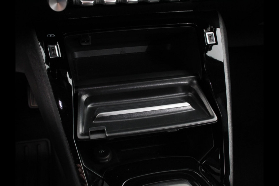 Peugeot 2008 1.2 Hybrid 136 pk Automaat Allure | DEMO ! | Navigatie | Apple Carplay/Android Auto | Climate Control | Dab | Led | Parkeer sensoren | Cruise Control | Stoelverwarming