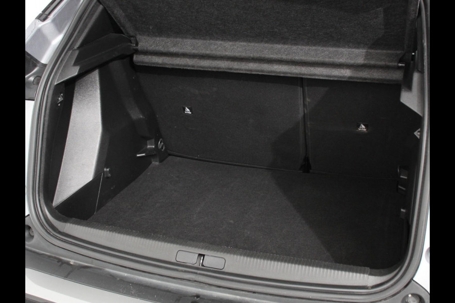 Peugeot 2008 1.2 Hybrid 136 pk Automaat Allure | DEMO ! | Navigatie | Apple Carplay/Android Auto | Climate Control | Dab | Led | Parkeer sensoren | Cruise Control | Stoelverwarming