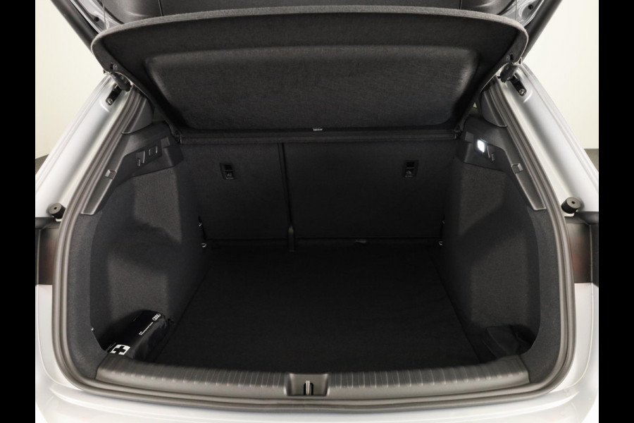 Audi Q4 e-tron 45 S edition Competition e-tron 82 kWh 286 pk Rac per augustus | Assistentiepakket plus | Comfortpakket | Ambient lichtpakket | Optiekpakket zwart plus |