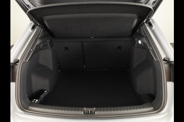 Audi Q4 e-tron 45 S edition Competition e-tron 82 kWh 286 pk Rac per augustus | Assistentiepakket plus | Comfortpakket | Ambient lichtpakket | Optiekpakket zwart plus |