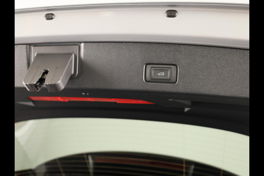 Audi Q4 e-tron 45 S edition Competition e-tron 82 kWh 286 pk Rac per augustus | Assistentiepakket plus | Comfortpakket | Ambient lichtpakket | Optiekpakket zwart plus |