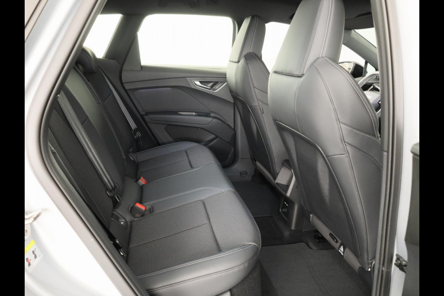 Audi Q4 e-tron 45 S edition Competition e-tron 82 kWh 286 pk Rac per augustus | Assistentiepakket plus | Comfortpakket | Ambient lichtpakket | Optiekpakket zwart plus |