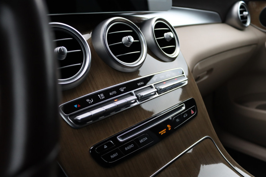 Mercedes-Benz GLC Coupé 300 4MATIC AMG Line | Dodehoekassistent | Camera | Multibeam LED | Stoelverwarming | Spoorpakket |  Leder | Zonnerollo's | Navigatie | Cruise Control |