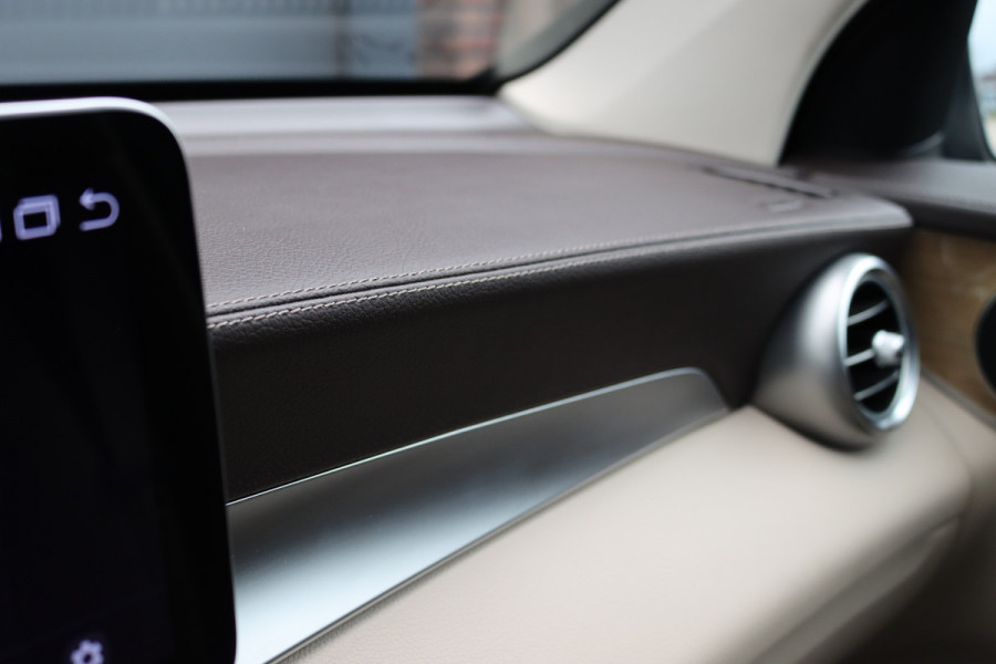 Mercedes-Benz GLC Coupé 300 4MATIC AMG Line | Dodehoekassistent | Camera | Multibeam LED | Stoelverwarming | Spoorpakket |  Leder | Zonnerollo's | Navigatie | Cruise Control |